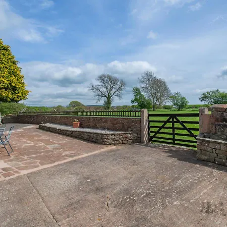 Holiday home Greystone