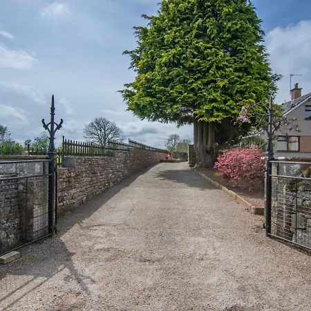 Holiday home Greystone